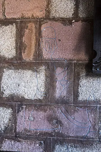 der versteckte Reiter bei der Eglise Sainte-Foy