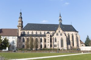 die riesige St. Georgs und Dreifaltigkeitskirche in Molsheim