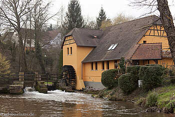 Mühlrad beim Hotel Moulin de la Walk