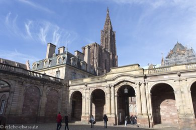 beim Palais Rohan mit Blick auf das Straßburger Münster
