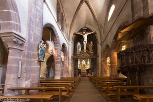 vier Meter hohen Kreuzigungsgruppe in der Eglise Ste-Croix von Kaysersberg