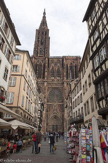 das Münster aus den Gassen von Strasbourg