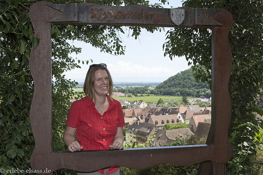 Anne auf dem Weg zur Burgruine von Kaysersberg
