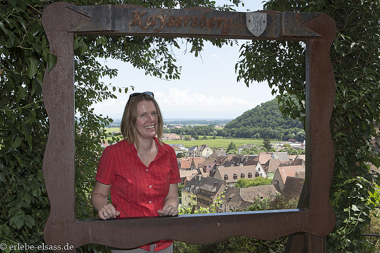 Anne auf dem Weg zur Burgruine von Kaysersberg