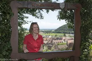 Anne auf dem Weg zur Burgruine von Kaysersberg
