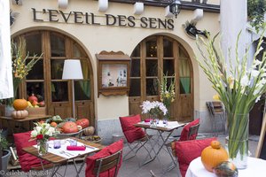 Restaurant mit romantisch gedeckten Tischen in Petite France von Strasbourg