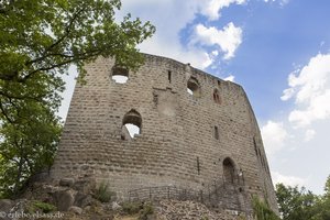 Außenmauer der Ruine Spesbourg