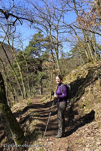 Wanderin auf dem Maria-Raydt-Pfad