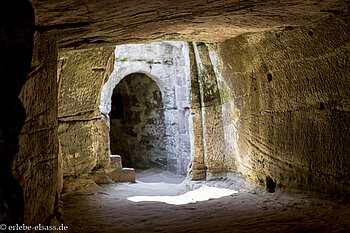 Wohnraum in Stein gehauen - Burg Fleckenstein