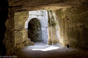 Wohnraum in Stein gehauen - Burg Fleckenstein