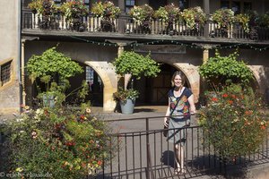 Anne vor dem Koifhus in Colmar