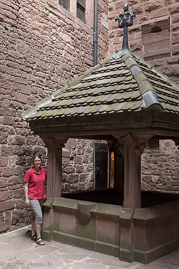 62 Meter tiefer Brunnen beim Löwentor der Hohkönigsburg