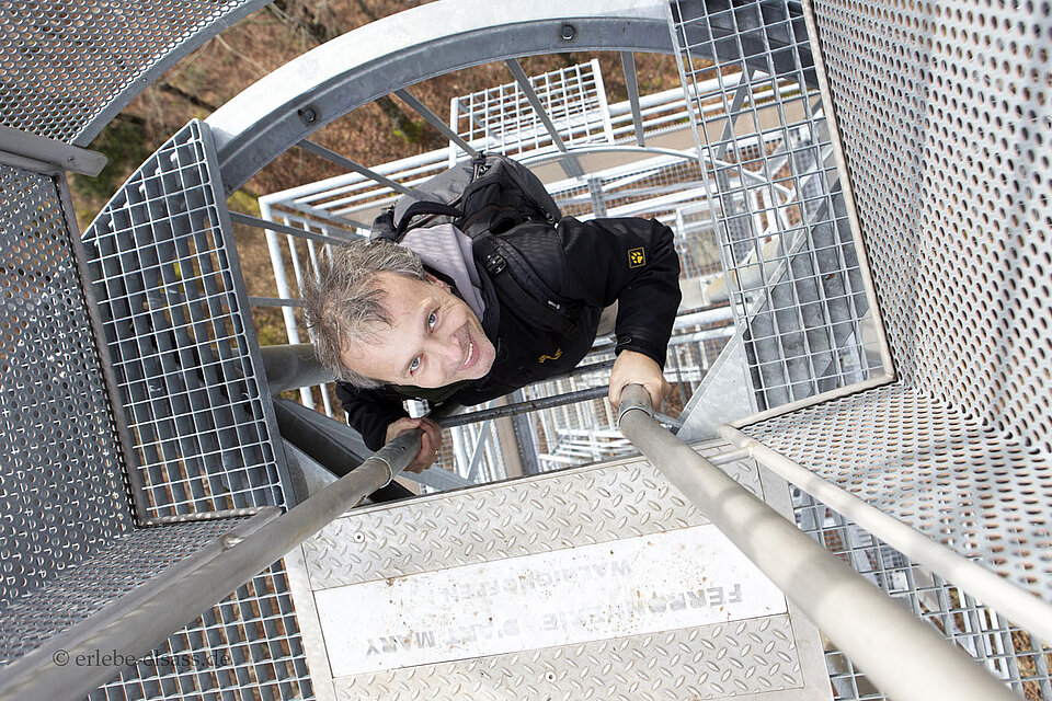 Lars beim Aufstieg auf den Rossbergturm bei Ferrette, Elsass