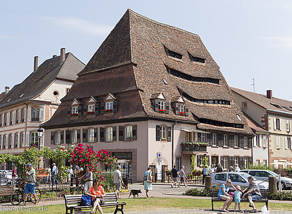 Historisches Salzhaus in Wissembourg mit typischer Fachwerkfassade