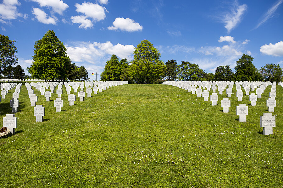 Gräber auf dem deutschen Soldatenfriedhof von Bergheim