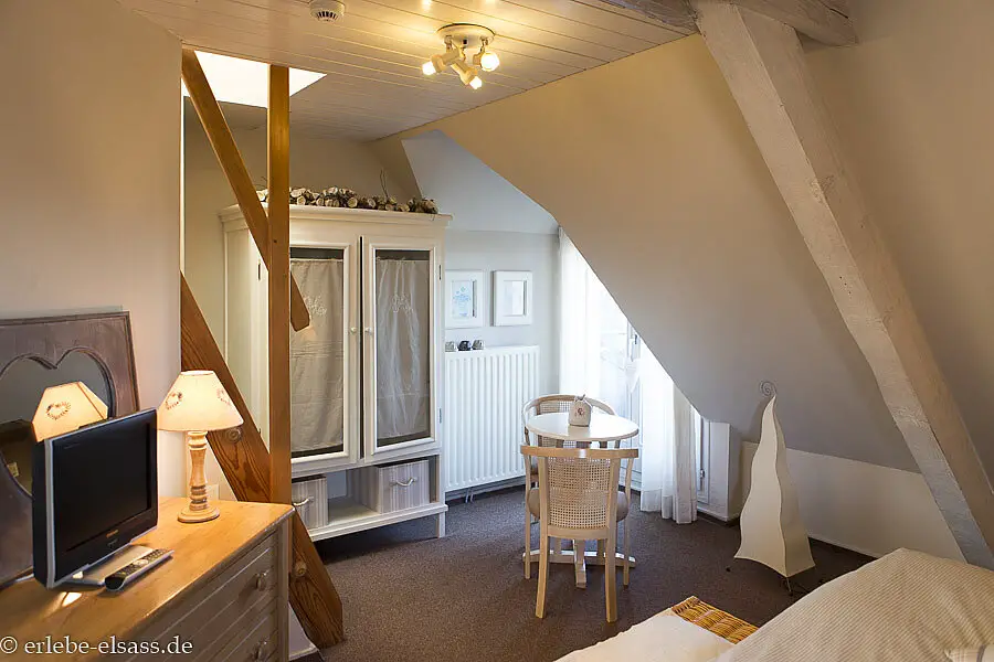 verwinkeltes Zimmer im Hotel Belle Vue bei Vœgtlinshoffen