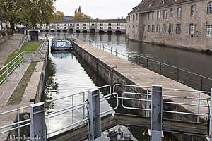 Schleuse vor dem Stauwehr Barrage Vauban