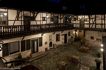 der prächtige Innenhof des Le Gouverneur Hôtel in Obernai