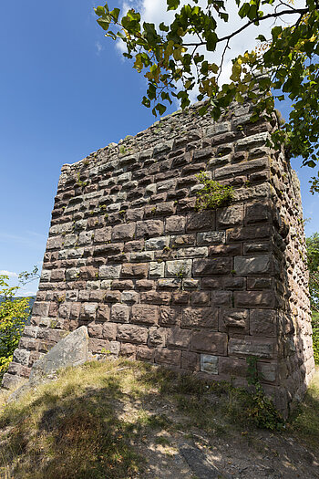 Bergfried der Burg Bilstein