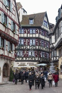 Weihnachtlich geschmückte Altstadt von Colmar
