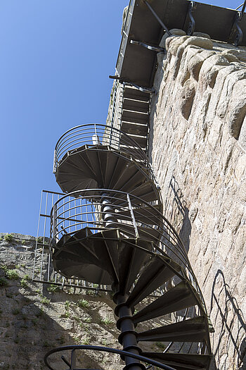 Wendeltreppe am Bergfried der Burg Hagueneck