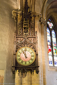 Uhr in der Stiftskirche Saint Martin von Colmar