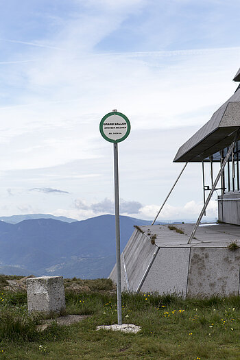 Ortsmarke des Vogesenclubs auf dem Grand Ballon