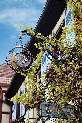 typische Elsass-Symbole in Eguisheim